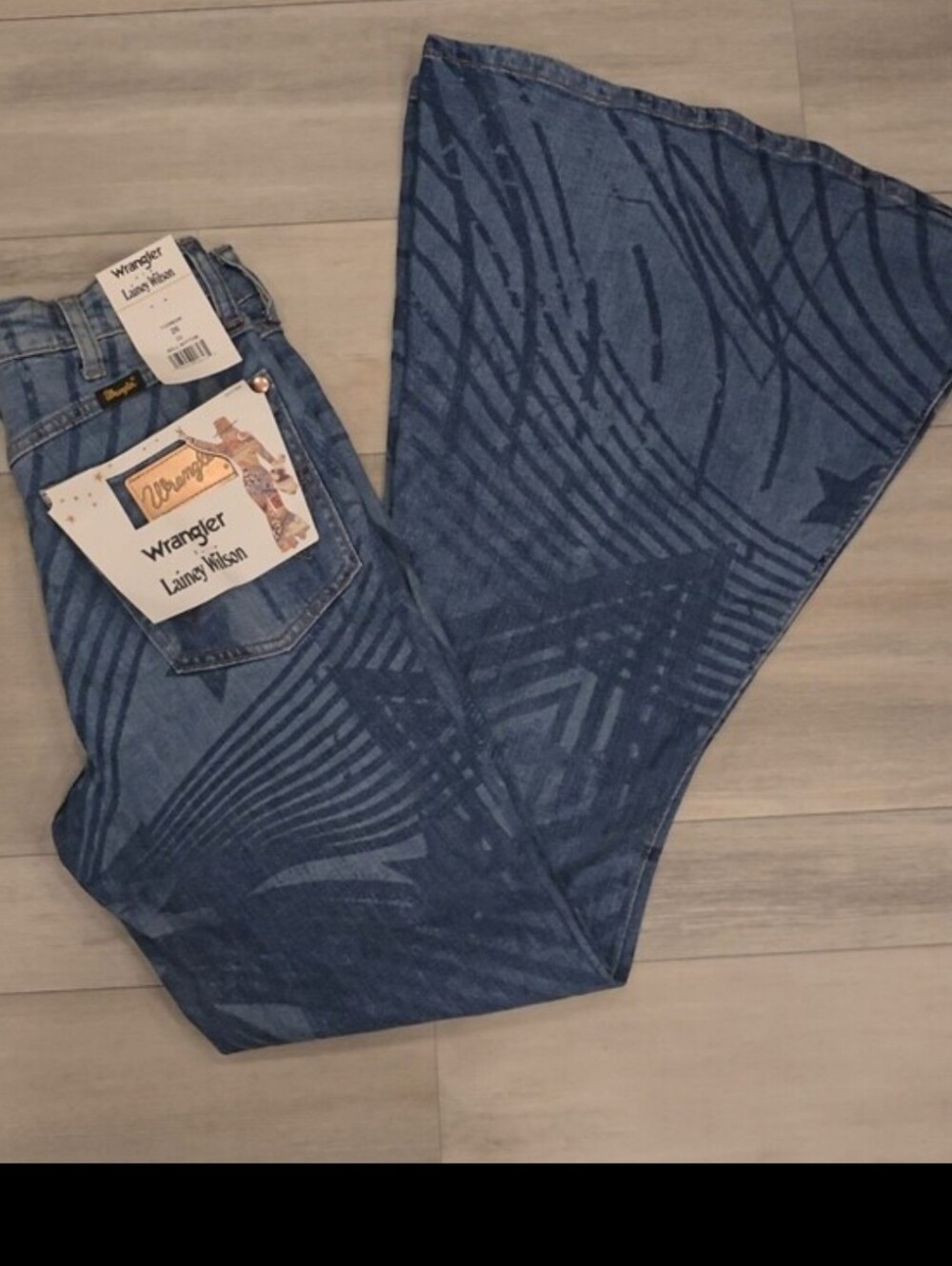 Wrangler x Lainey Wilson Bell Bottom Jeans Size 26x32 Western Graphic Flare-NWT - Picture 13 of 13